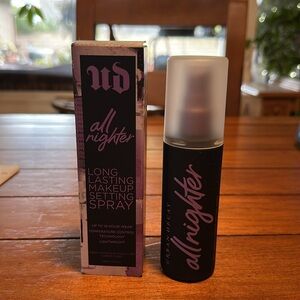 Urban Decay All Nighter makeup setting spray
